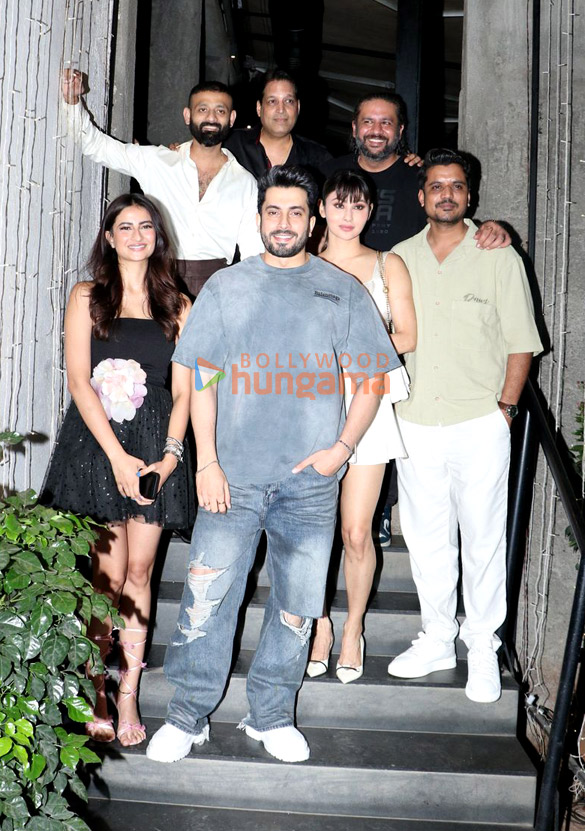 Photos: Mouni Roy, Palak Tiwari, Sunny Singh Nijjar, Beyounick and Aasif Khan snapped in Juhu Photos: Mouni Roy, Palak Tiwari, Sunny Singh Nijjar, Beyounick and Aasif Khan snapped in Juhu