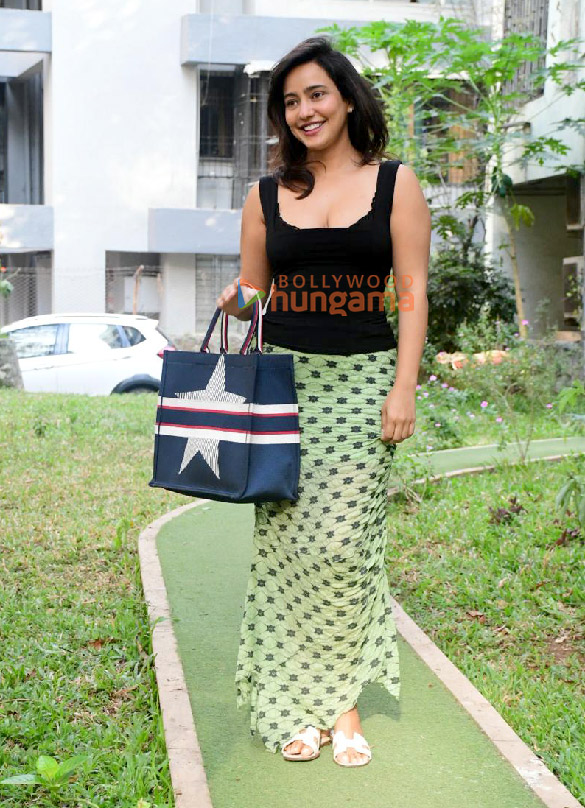 photos neha sharma snapped in bandra 1 4