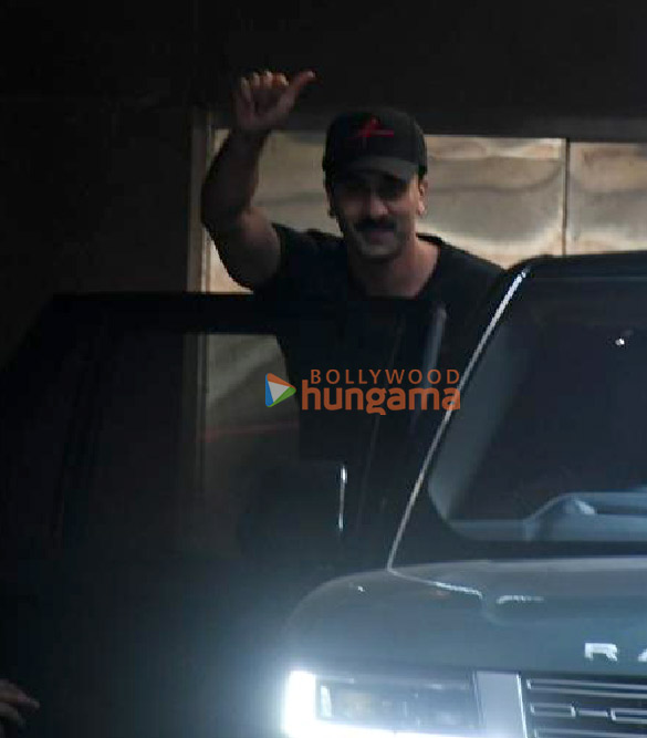 photos ranbir kapoor snapped outside a clinic in bandra 1 5