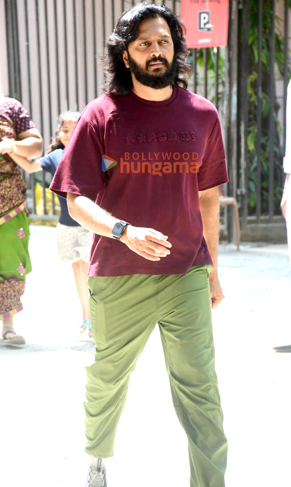 photos riteish deshmukh and genelia deshmukh spotted in bandra 3