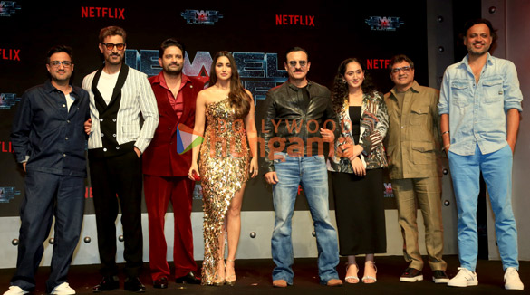 photos saif ali khan jaideep ahlawat nikita dutta and others grace the trailer launch of netflixs jewel thief 6