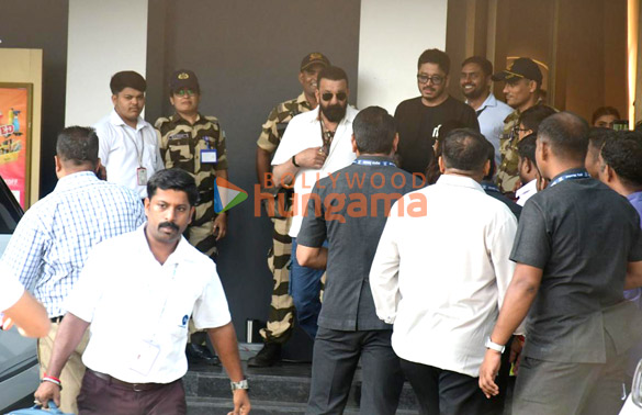 photos sanjay dutt asha bhosle and zanai bhosle snapped at kalina airport 1