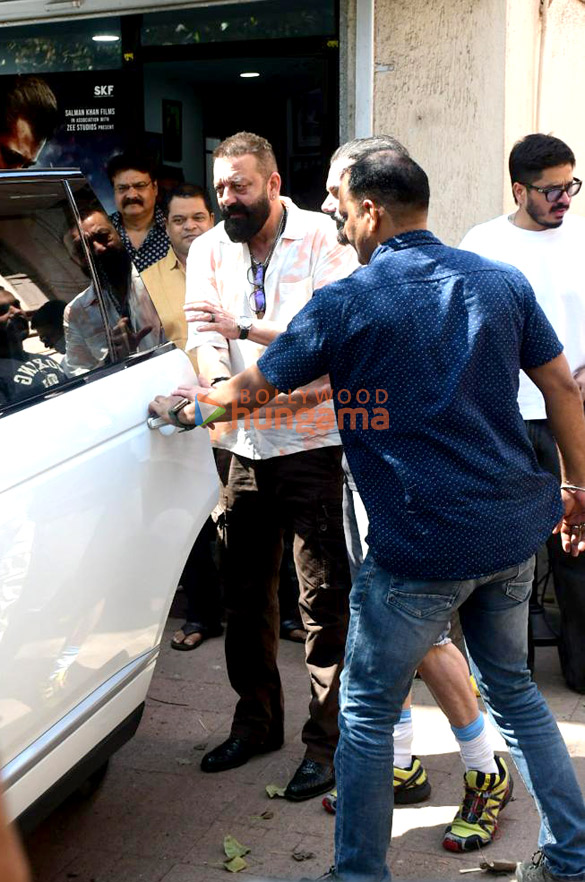 photos sanjay dutt meets sohail khan at the latters office in bandra 4