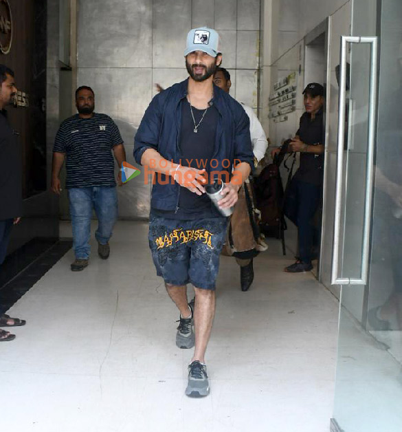 photos shahid kapoor snapped outside the gym in santacruz 3