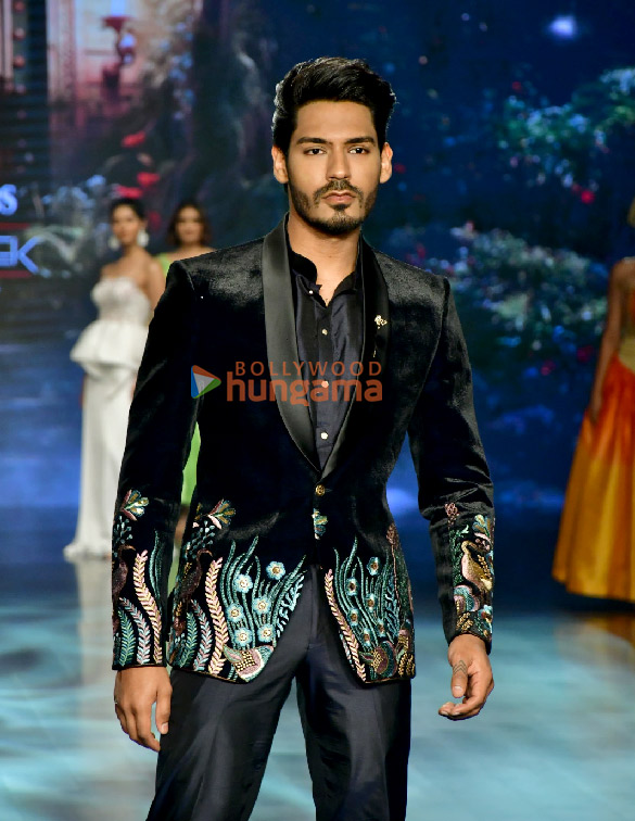 photos shefali jariwala aaditi pohankar and digvijay singh rathee turn showstoppers at bombay times fashion week 2025 3