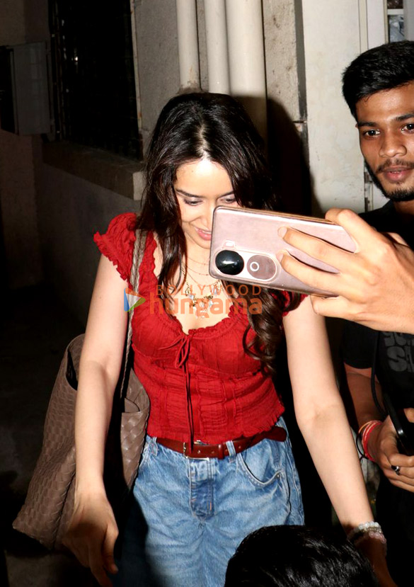 photos shraddha kapoor snapped in juhu 3 26