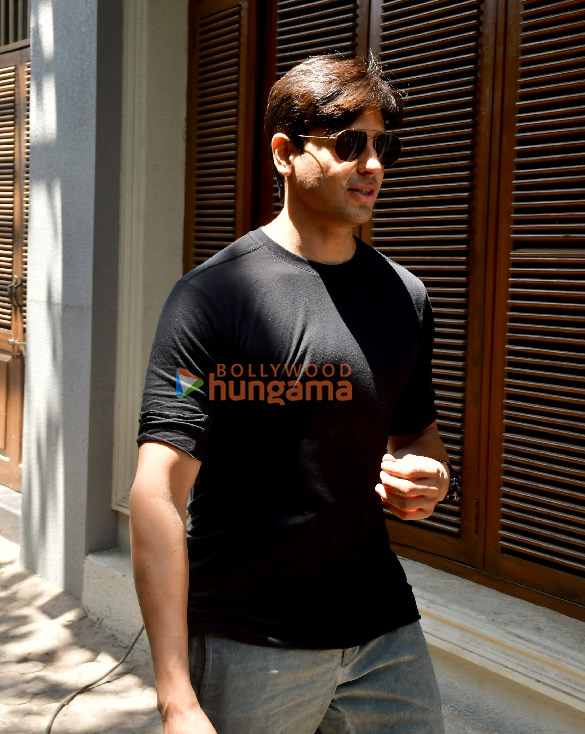 photos sidharth malhotra snapped during a shoot in saki naka 4