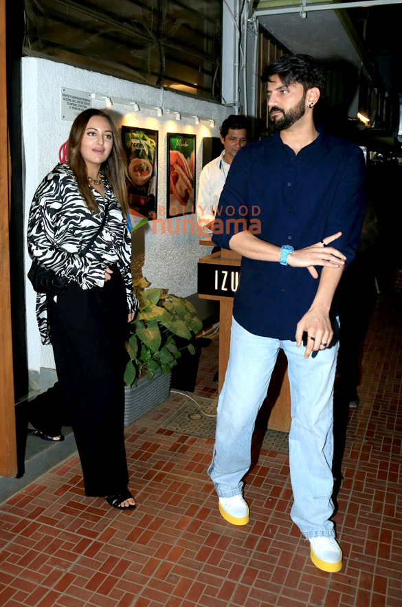 photos sonakshi sinha and zaheer iqbal snapped at izumi in bandra 2