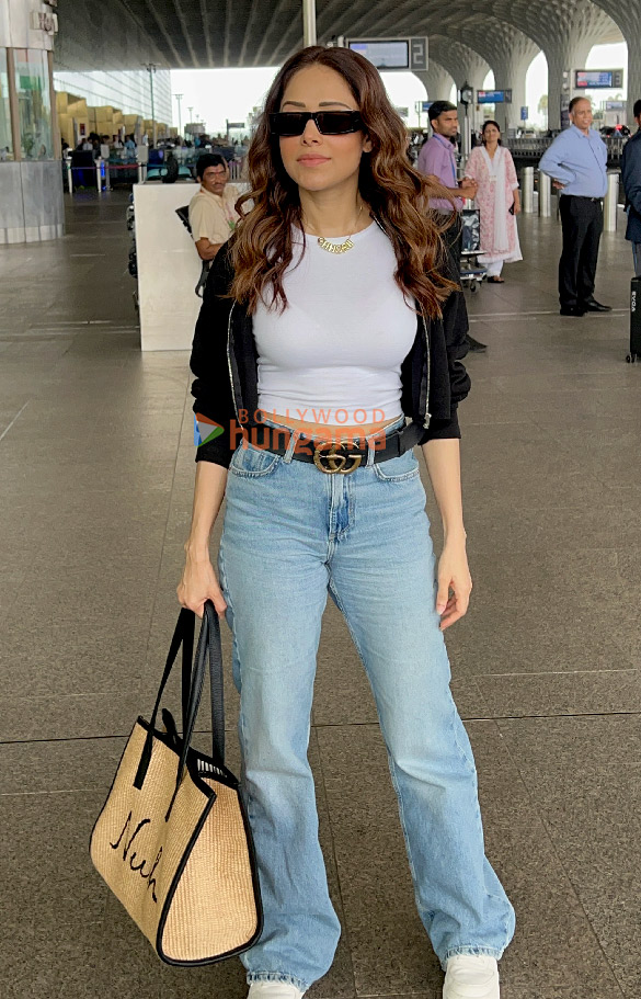 photos sonam kapoor ahuja and nushrratt bharuccha snapped at the airport 2