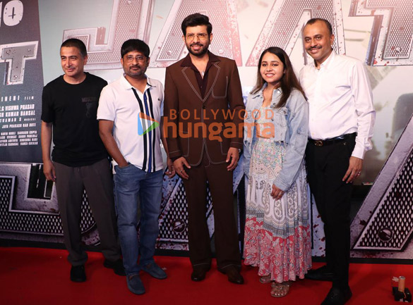 photos sunny deol randeep hooda and others grace the premiere of jaat 098 1