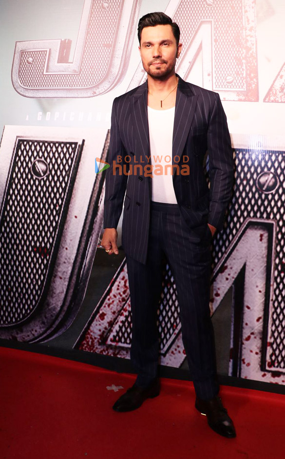 photos sunny deol randeep hooda and others grace the premiere of jaat 3