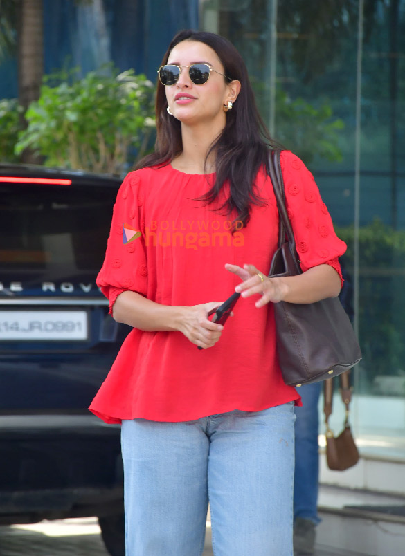 Photos: Triptii Dimri snapped in Andheri Photos: Triptii Dimri snapped in Andheri