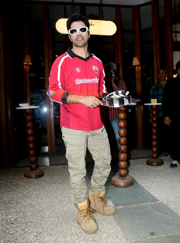 photos varun dhawan celebrates his birthday in advance with a special meet and greet with fans 4