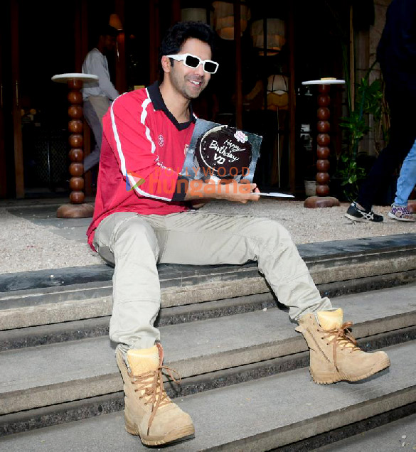 Photos: Varun Dhawan celebrates his birthday in advance with a special meet and greet with fans Photos: Varun Dhawan celebrates his birthday in advance with a special meet and greet with fans