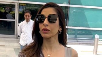 Sophie Choudry looks hot in a casual look