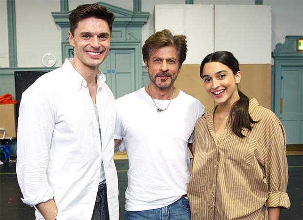 Shah Rukh Khan visits Aditya Chopra’s Come Fall in Love – The DDLJ musical rehearsals in London