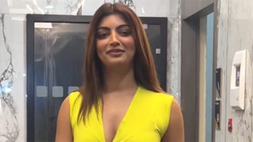 Hoping on to the cutout dress trend in this gorgeous green! Akanksha Puri