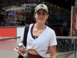 Natasa Stankovic greeting her fans with a picture
