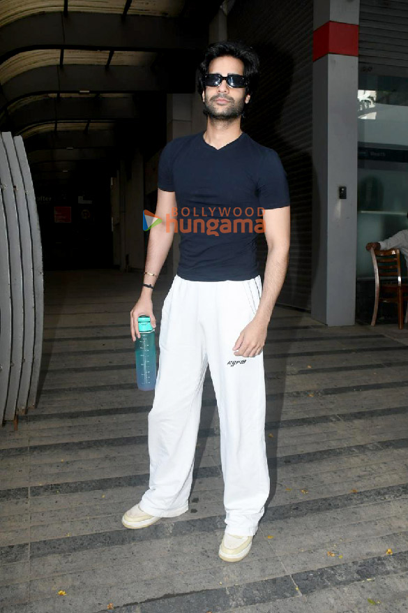 photos aaman devgan snapped in khar 2
