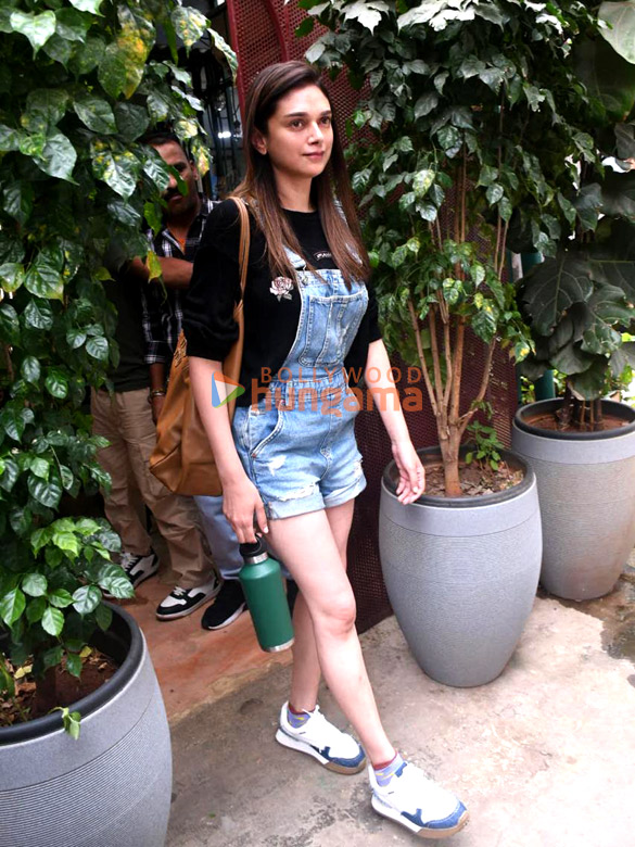 Photos: Aditi Rao Hydari snapped outside a salon in Bandra Photos: Aditi Rao Hydari snapped outside a salon in Bandra