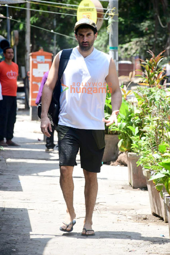 Photos: Aditya Roy Kapur snapped outside a gym in Bandra