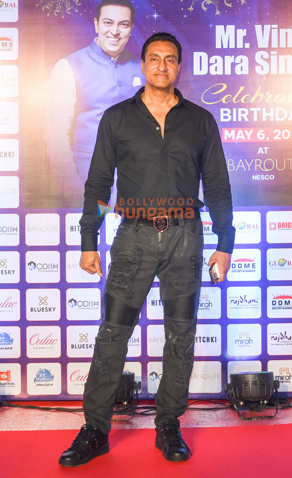 photos celebs grace vindu dara singhs birthday bash 6 5 6 10
