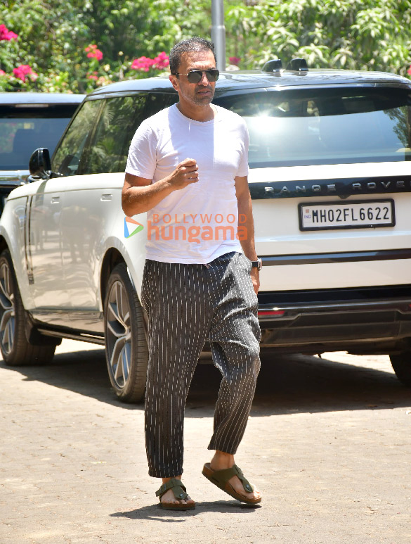 photos celebs snapped at the funeral of the late nirmala kapoor 18