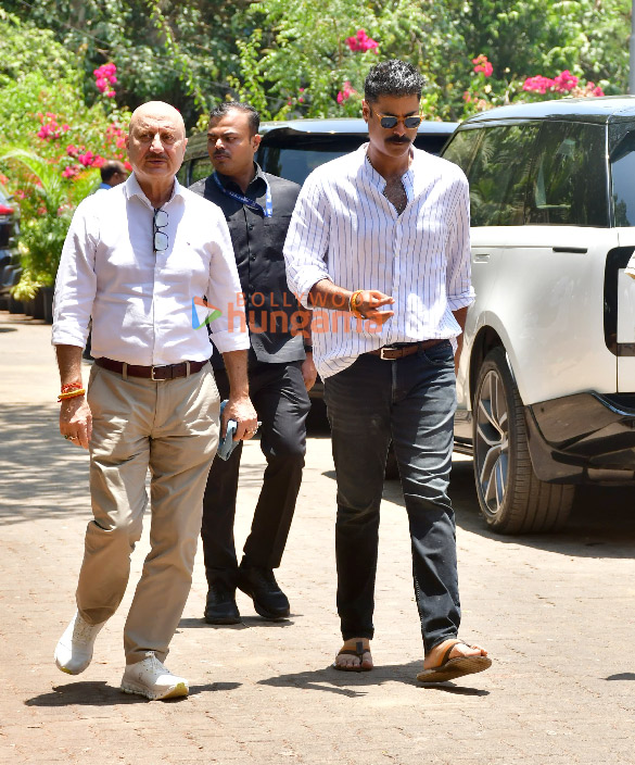 photos celebs snapped at the funeral of the late nirmala kapoor 19