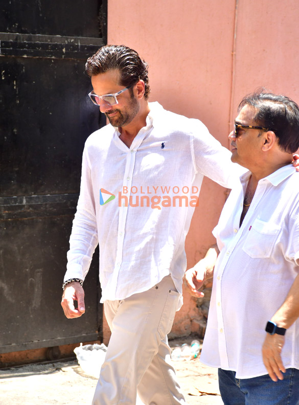 photos celebs snapped at the funeral of the late nirmala kapoor 22