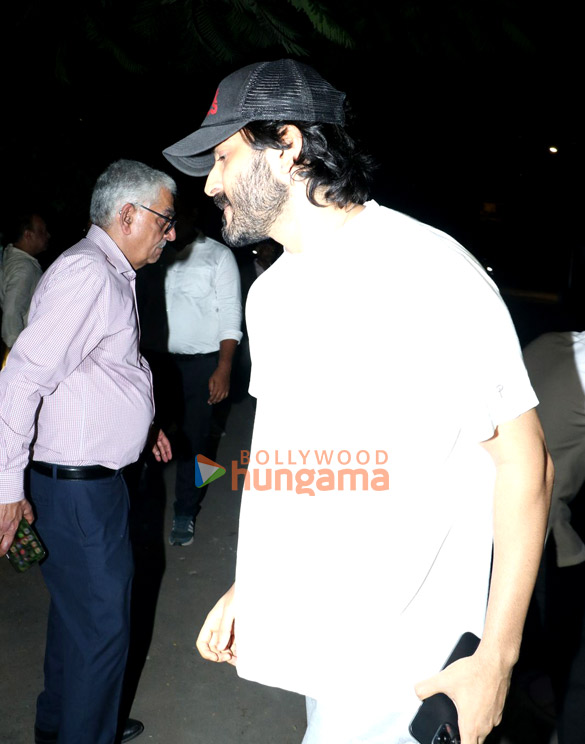 photos harsh varrdhan kapoor padmini kolhapure and baba azmi snapped at boney kapoors house 1
