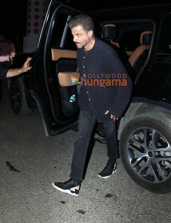 photos janhvi kapoor khushi kapoor farah khan and others snapped at anil kapoors late mother nirmala kapoors house 1 3