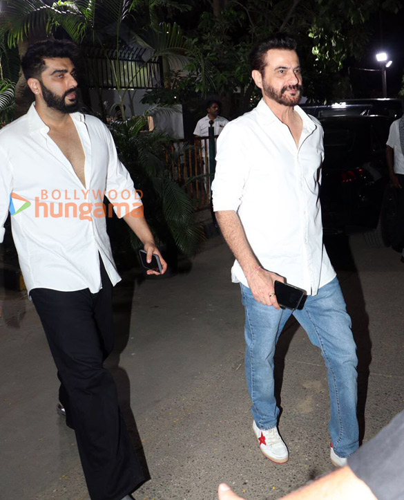 photos janhvi kapoor khushi kapoor farah khan and others snapped at anil kapoors late mother nirmala kapoors house 3 3