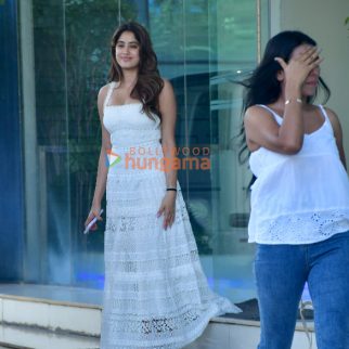 Photos: Janhvi Kapoor snapped in Andheri