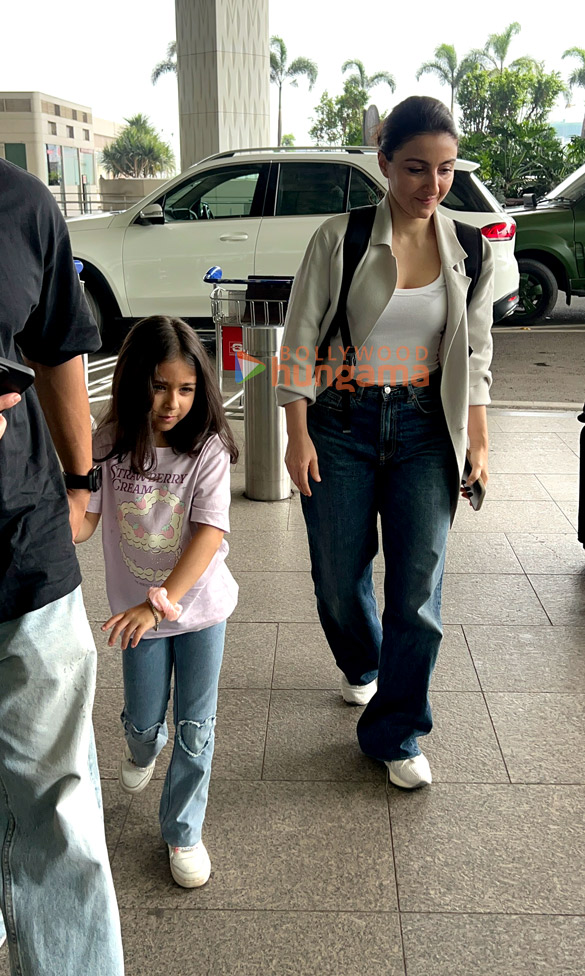 photos kajal aggarwal neha dhupia javed akhtar and others snapped at the airport 5