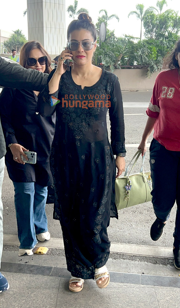 photos kajol snapped at the airport 4 3