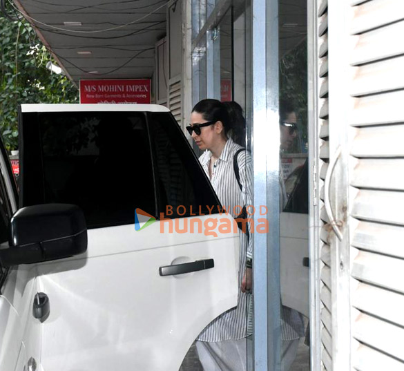 photos kareena kapoor khan and karishma kapoor snapped at exceed entertainment office 3
