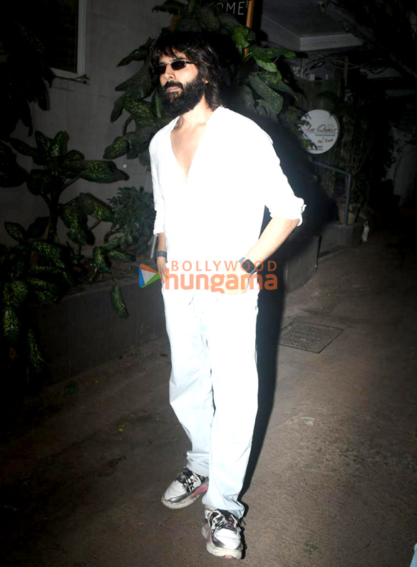 photos kartik aaryan snapped at krome studio in bandra 1