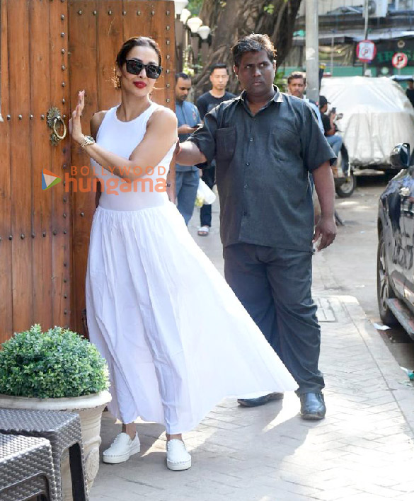 photos malaika arora snapped outside a restaurant in bandra 1