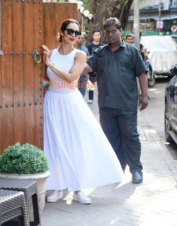 photos malaika arora snapped outside a restaurant in bandra 2