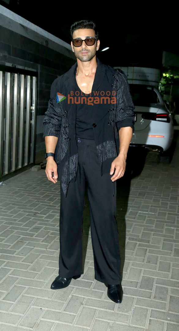 photos pulkit samrat and kriti kharbanda snapped in santacruz 3