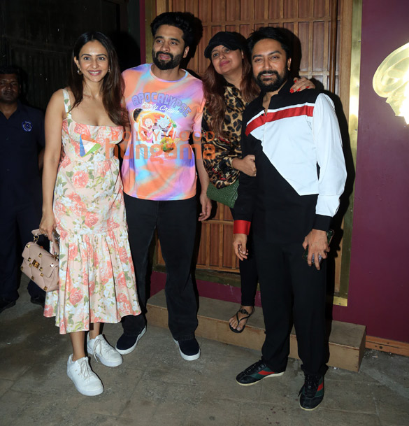 Photos: Rakul Preet Singh, Jackky Bhagnani and others snapped in Bandra