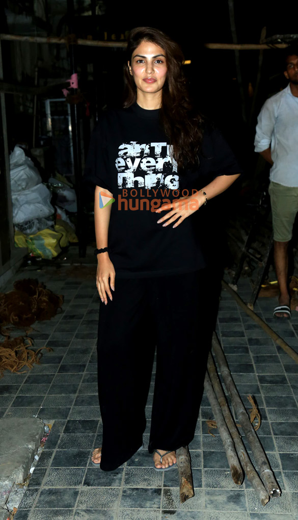 photos rhea chakraborty snapped in bandra 3 10