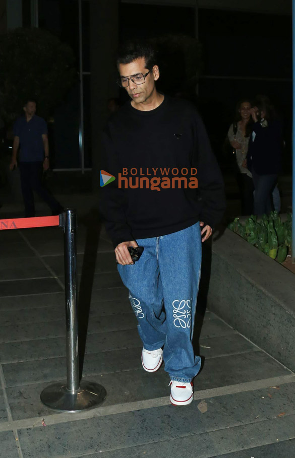 photos riteish deshmukh genelia deshmukh and karan johar snapped at bkc 1