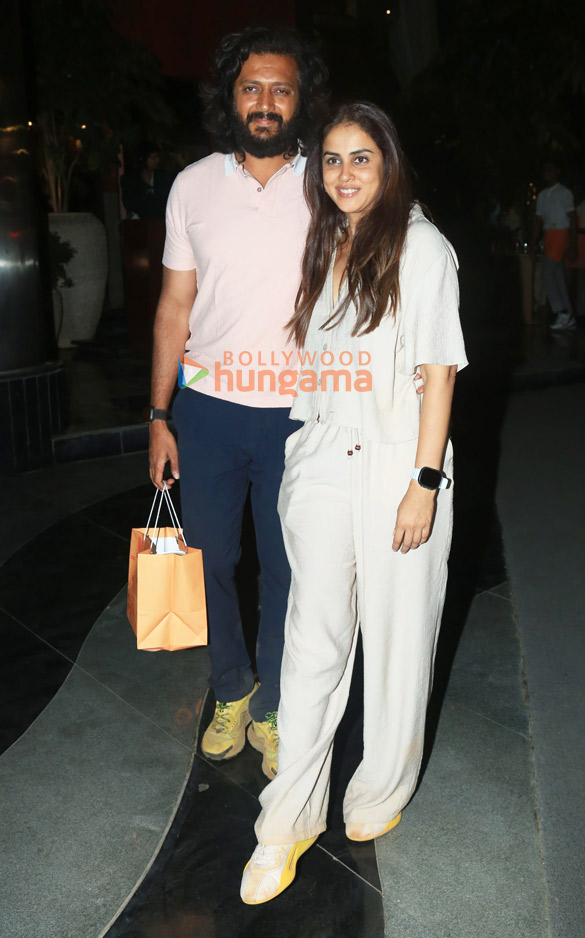 photos riteish deshmukh genelia deshmukh and karan johar snapped at bkc 4