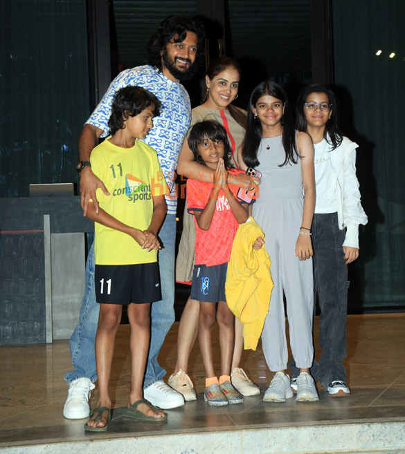 photos riteish deshmukh and genelia deshmukh snapped in town 2