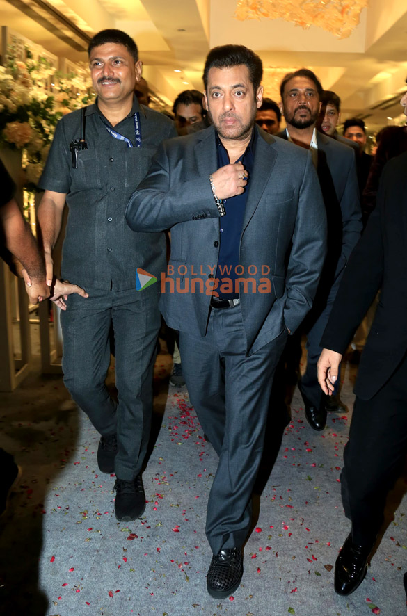 photos salman khan snapped at the wedding of ayaz and zeba in mumbai 4
