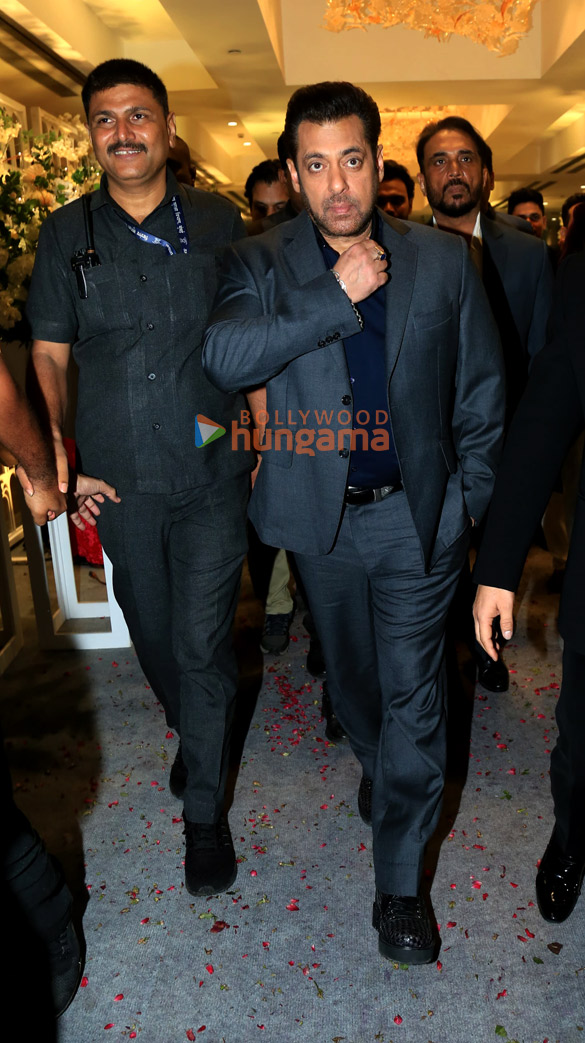 photos salman khan snapped at the wedding of ayaz and zeba in mumbai 6