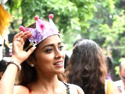 Photos: Shriya Saran snapped outside a restaurant in Bandra