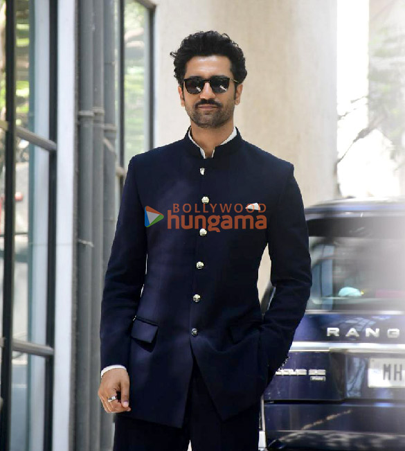 photos vicky kaushal snapped outside maddock office in bandra 4