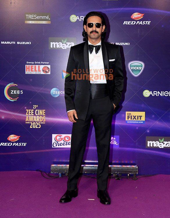 photos vikrant massey aparshakti khurana and others grace the zee cine awards 2025 1